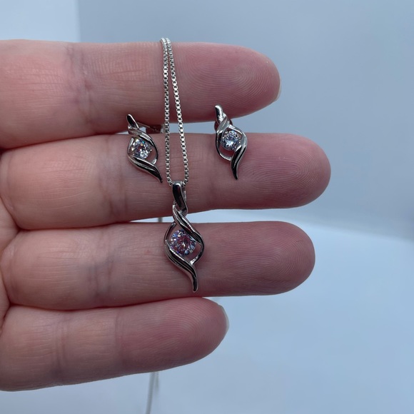 925 sterling silver cubic zirconia set - Picture 1 of 7